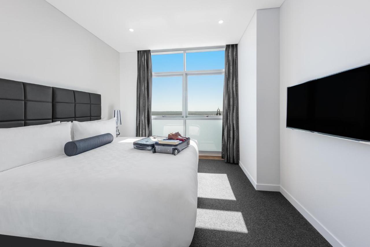 Meriton Suites Chatswood Sydney Exterior photo A bedroom at the hotel